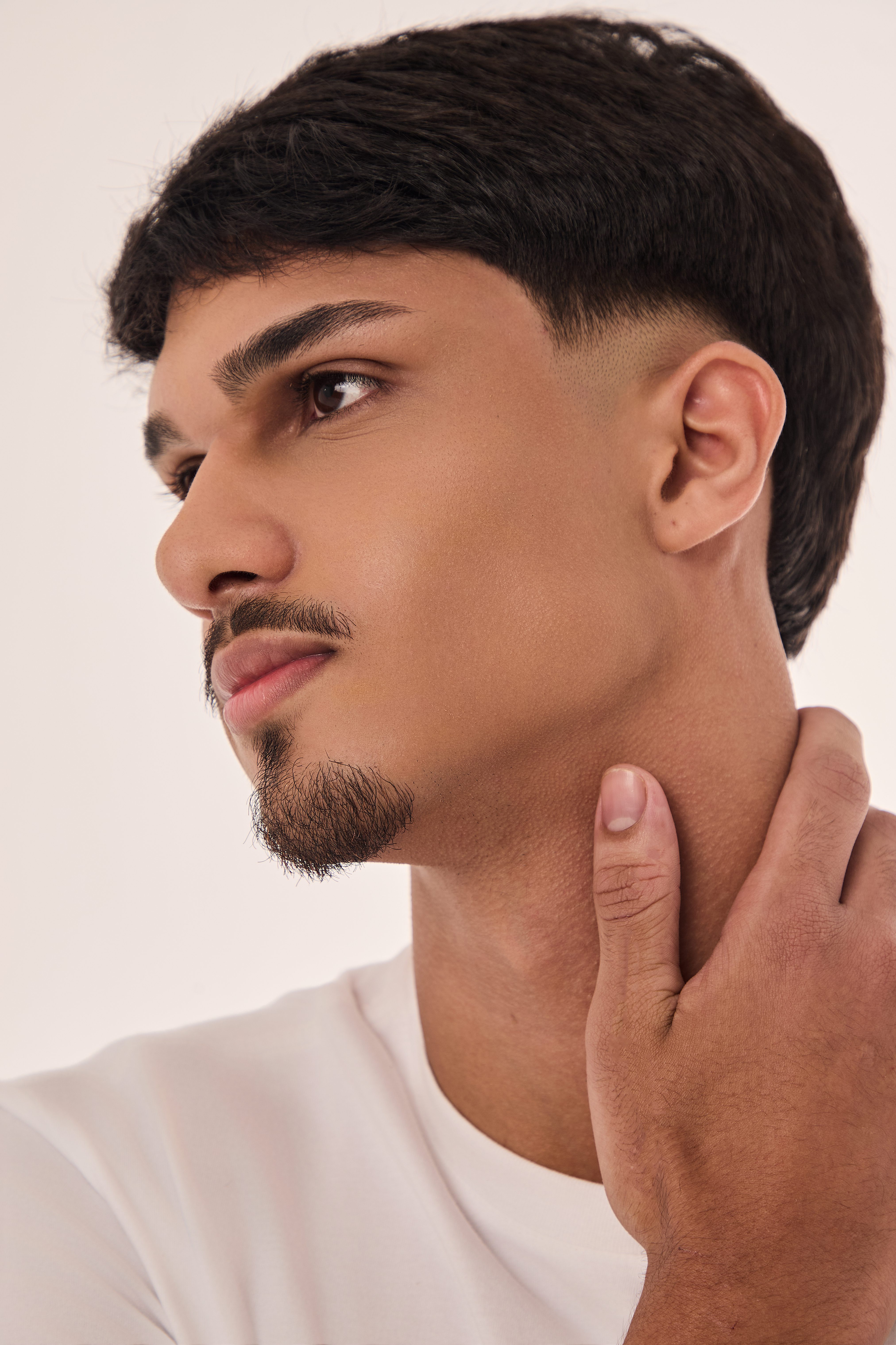 Background premium de perfil facial para mento
